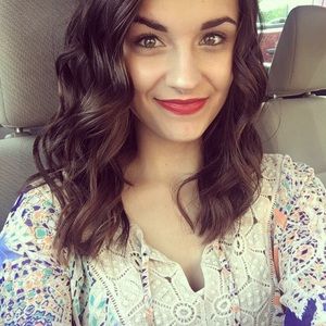 Meet your Posher, Emily